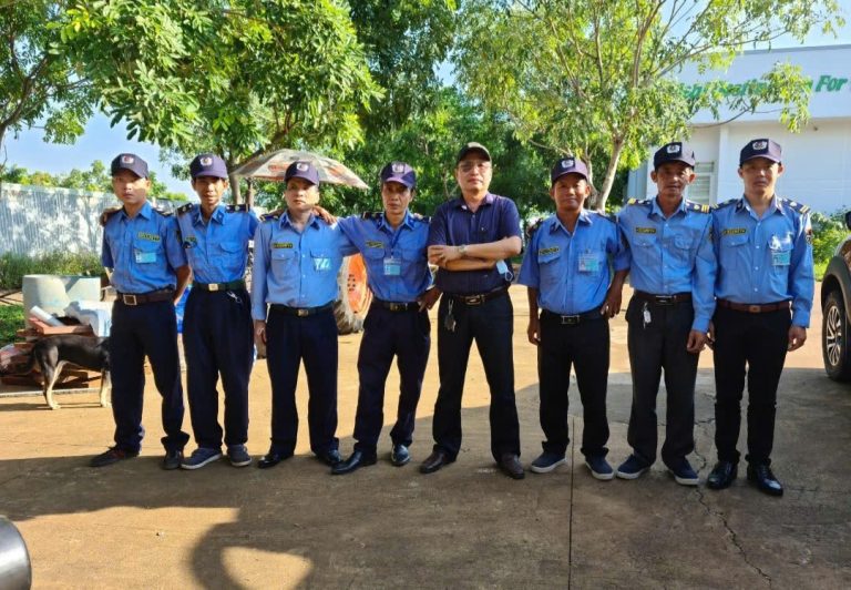 Đội ngũ nhân sự